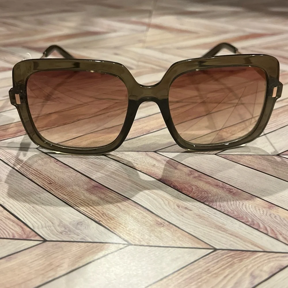 Diff Eyewear Sandy Olive Green Mirrored Gradient Lens Oversized Sunglasses